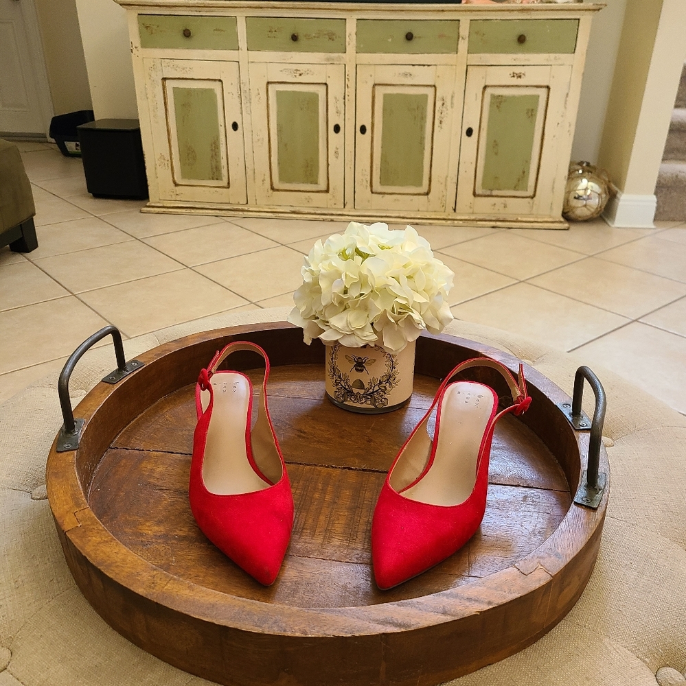 Red kitten heel closed toe shoe